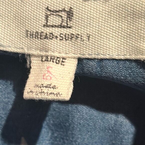 Thread & Supply Blue Star Print Button-up Chambray Frayed Hem Shirt Ladies Large - Picture 11 of 11